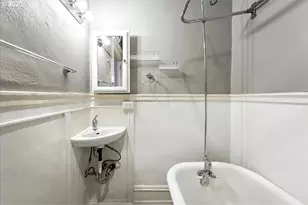 2109 NW Irving St, Portland, OR 97210 - Photo 23