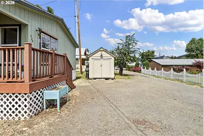 426 Cedar St, Yoncalla, OR 97499 - Photo 41