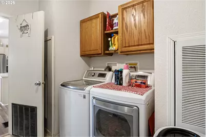 426 Cedar St, Yoncalla, OR 97499 - Photo 29
