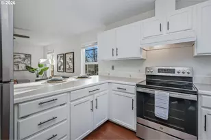 1687 SE Linn St, Portland, OR 97202 - Photo 13