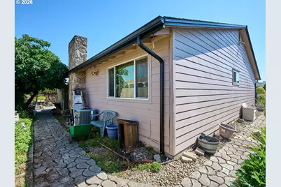 2093 Astor Way, Woodburn, OR 97071 - Photo 33