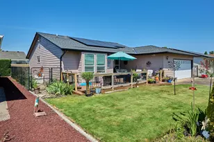 2093 Astor Way, Woodburn, OR 97071 - Photo 3