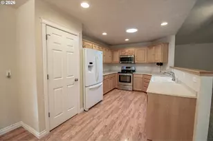 196 Buttercup Loop, Cottage Grove, OR 97424 - Photo 5