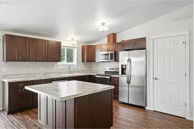 1608 NW 3rd St, Battle Ground, WA 98604 - Photo 9