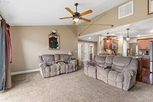 989 SE Fairway Dr, Myrtle Creek, OR 97457 - Photo 17