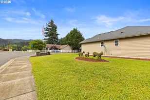 989 SE Fairway Dr, Myrtle Creek, OR 97457 - Photo 35