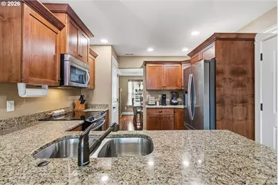 989 SE Fairway Dr, Myrtle Creek, OR 97457 - Photo 9