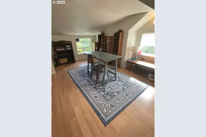 239 D St, Springfield, OR 97477 - Photo 9