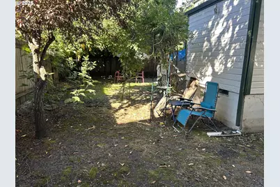 239 D St, Springfield, OR 97477 - Photo 11