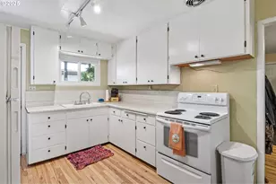 42799 Leaburg Dr, Walterville, OR 97489 - Photo 11