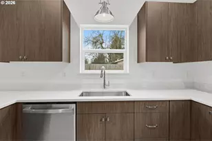 5592 Burnett Ave, Eugene, OR 97402 - Photo 13