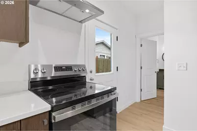 5592 Burnett Ave #B, Eugene, OR 97402 - Photo 15