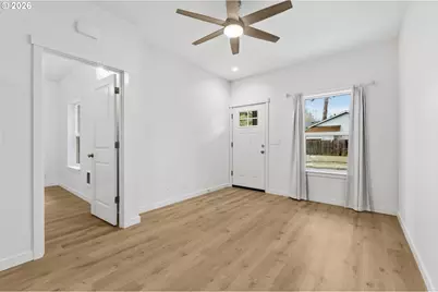 5592 Burnett Ave #B, Eugene, OR 97402 - Photo 3