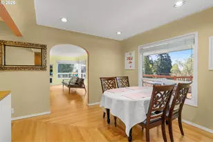 7275 SW Sylvan Ct, Portland, OR 97225 - Photo 9