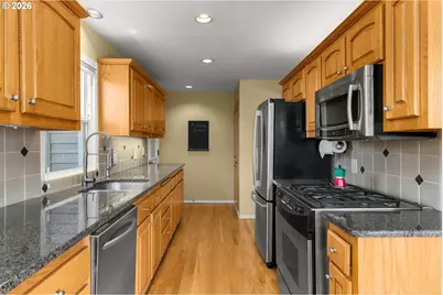 7275 SW Sylvan Ct, Portland, OR 97225 - Photo 13
