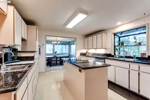 29433 Hodsdonsdale Ln, Eugene, OR 97402 - Photo 5