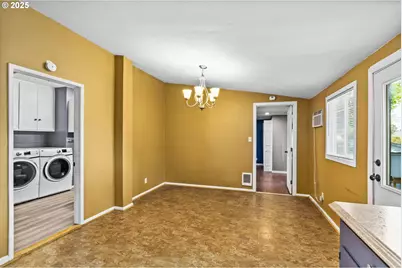 954 Elm St, Junction City, OR 97448 - Photo 11