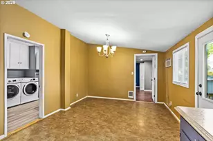 954 Elm St, Junction City, OR 97448 - Photo 11