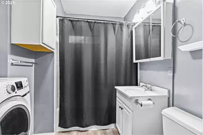 954 Elm St, Junction City, OR 97448 - Photo 15