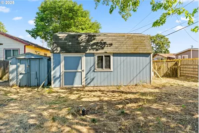 954 Elm St, Junction City, OR 97448 - Photo 23
