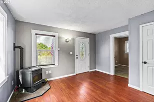 954 Elm St, Junction City, OR 97448 - Photo 5