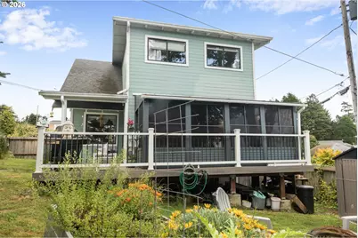 741 Pacific Ave, Brookings, OR 97415 - Photo 1