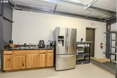 428 NE Newton Creek Dr, Roseburg, OR 97470 - Photo 17