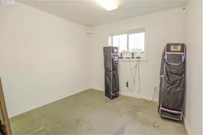 428 NE Newton Creek Dr, Roseburg, OR 97470 - Photo 9