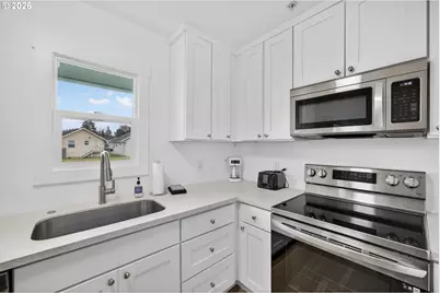 867 S 2nd St, Coos Bay, OR 97420 - Photo 15