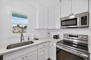 867 S 2nd St, Coos Bay, OR 97420 - Photo 15