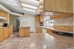 5345 Club Dr, Eugene, OR 97402 - Photo 23