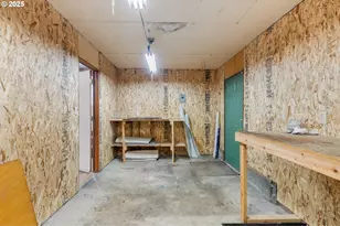 1307 3rd St, Tillamook, OR 97141 - Photo 37