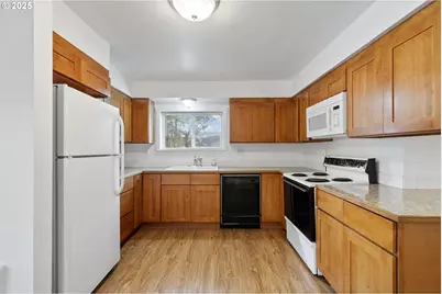 1307 3rd St, Tillamook, OR 97141 - Photo 15