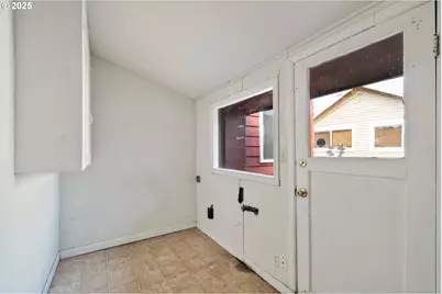 1307 3rd St, Tillamook, OR 97141 - Photo 35