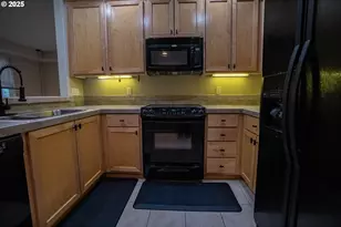 10910 SW Huntington Ave, Tigard, OR 97223 - Photo 7