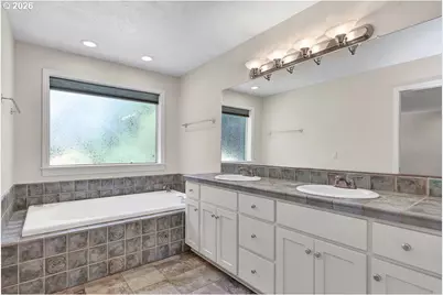 3471 Lakeside Dr, Eugene, OR 97401 - Photo 39