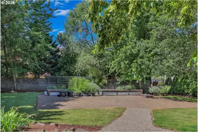 3471 Lakeside Dr, Eugene, OR 97401 - Photo 43