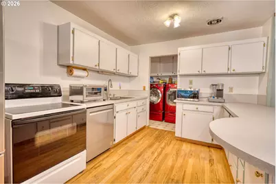 9736 N Clarendon Ave, Portland, OR 97203 - Photo 13