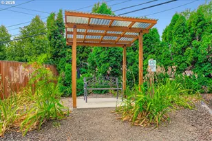 650 SW Meadow Dr, Beaverton, OR 97006 - Photo 27