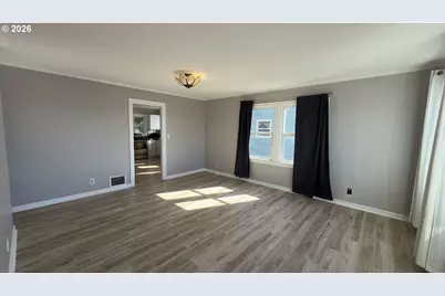 627 W Marine Dr, Astoria, OR 97103 - Photo 5