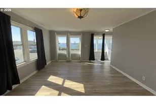 627 W Marine Dr, Astoria, OR 97103 - Photo 3