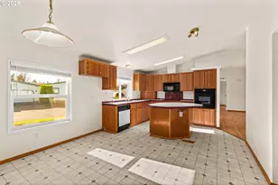 4055 Royal Ave, Eugene, OR 97402 - Photo 15