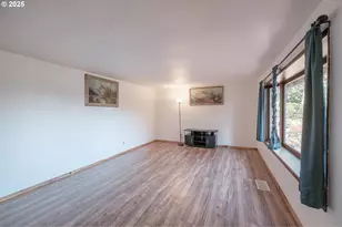 330 Patricia Dr, Gladstone, OR 97027 - Photo 9