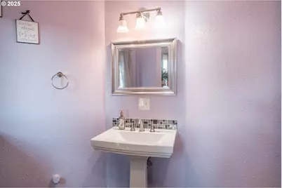 330 Patricia Dr, Gladstone, OR 97027 - Photo 21