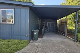 1800 Lakewood Ct, Eugene, OR 97402 - Photo 3