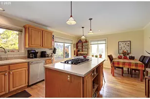 14842 NE Rose Pkwy, Portland, OR 97230 - Photo 9