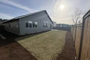 8773 N Hollingsworth St, Camas, WA 98607 - Photo 3