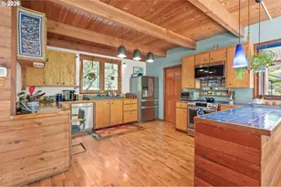 2052 S Shasta Loop, Eugene, OR 97405 - Photo 11