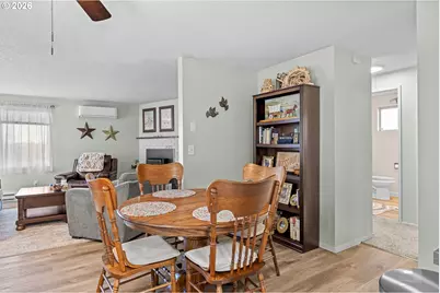 942 E 13th St, Coquille, OR 97423 - Photo 15