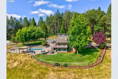 311 Clover Leaf St, Roseburg, OR 97471 - Photo 3